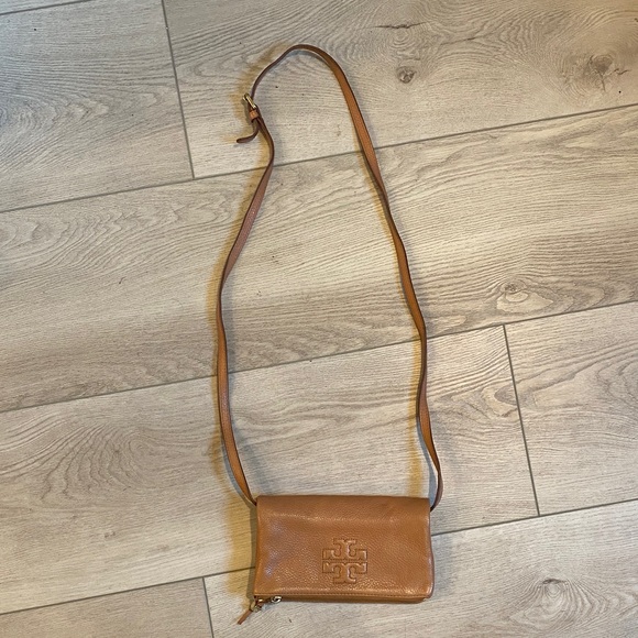 Tory Burch Handbags - Tory Burch Tan Leather Crossbody Bag